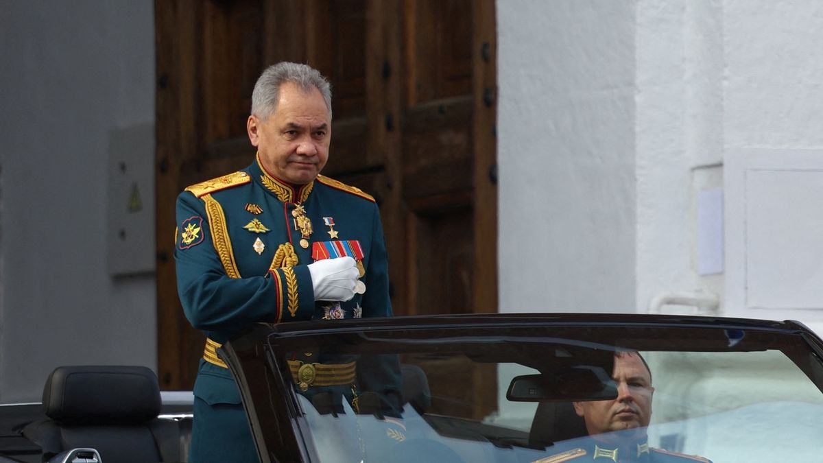 Osvobodili jsme Azovstal, informoval ruský ministr obrany Putina
